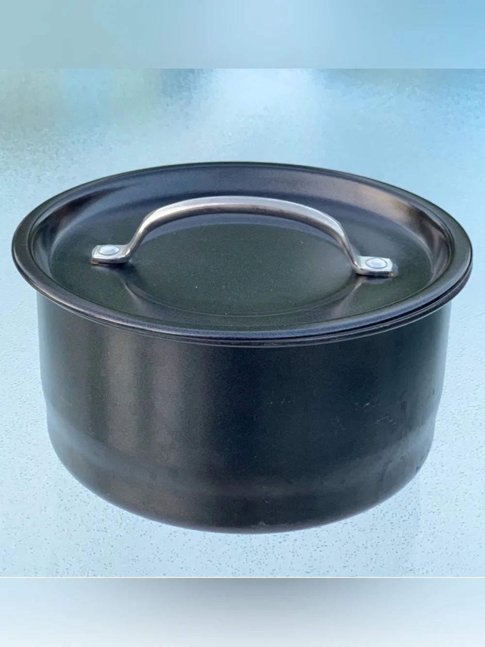 Round 2.5 Quart/10-Cup Camping Pot with Lid